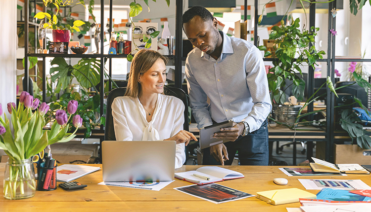 750px-office-plants-2-people-platinum-group-payroll